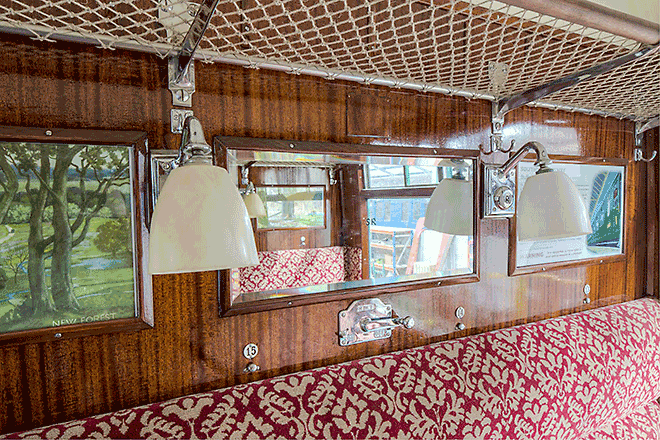 5768 Third class compartment